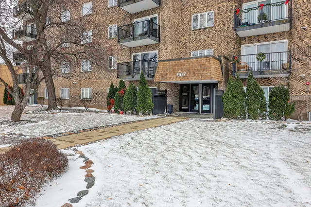 $355,000 | 907 Curtiss Street, Unit 407, Downers Grove, IL 60515