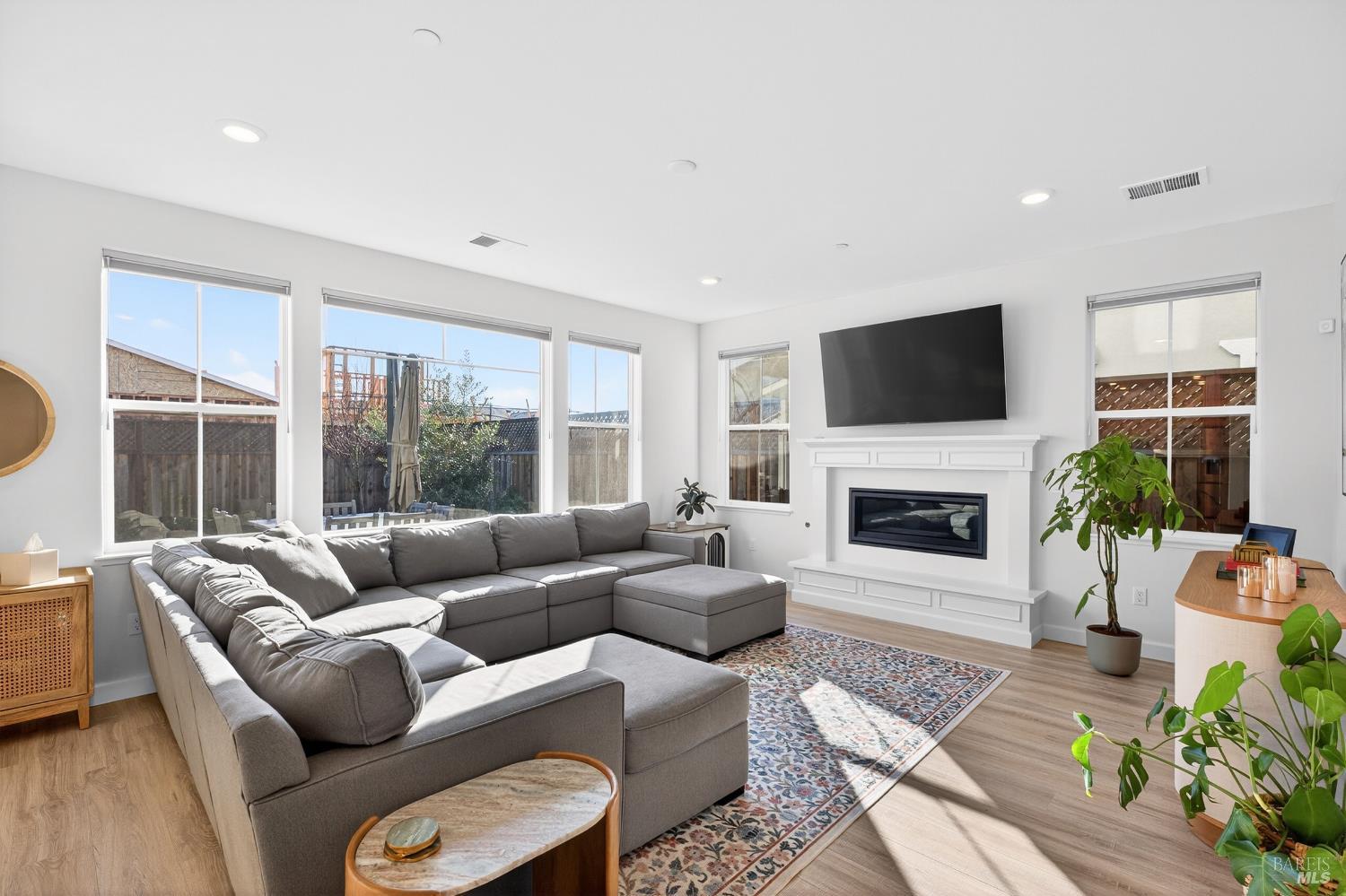 7448 Wendy Drive Rohnert Park, CA 94928 - Photo 3 of 61