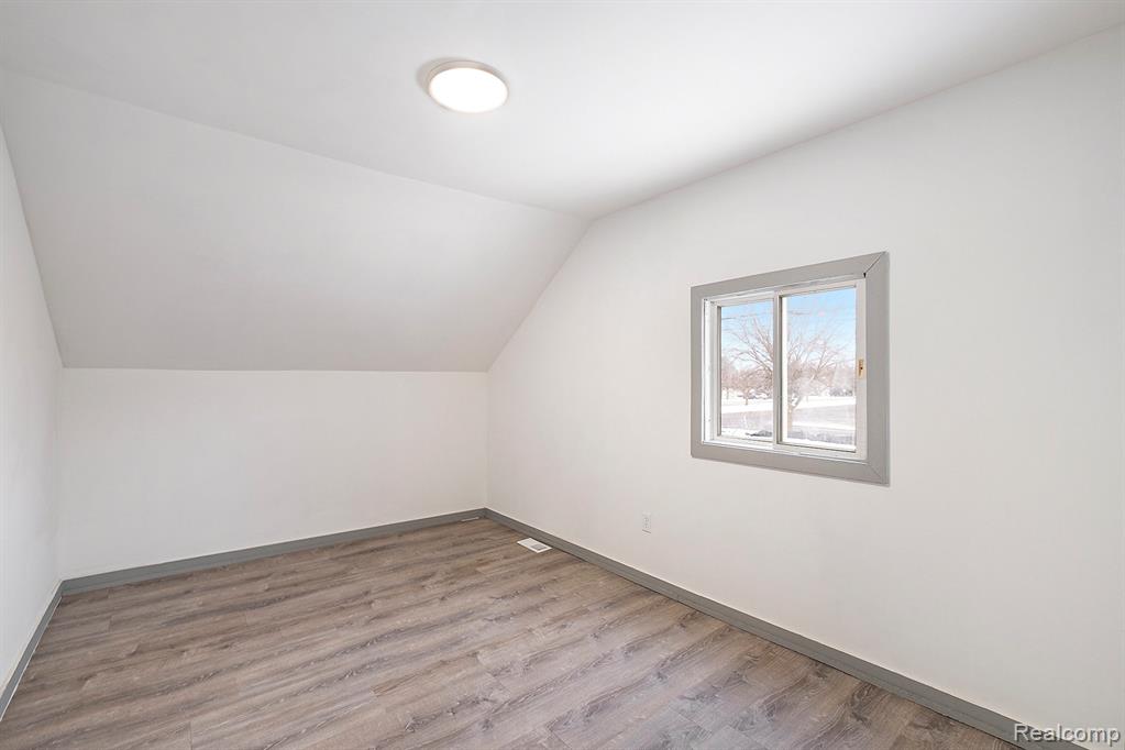 1073 West Bristol Road Flint, MI 48507 - Photo 17 of 24 Gallery Image 17