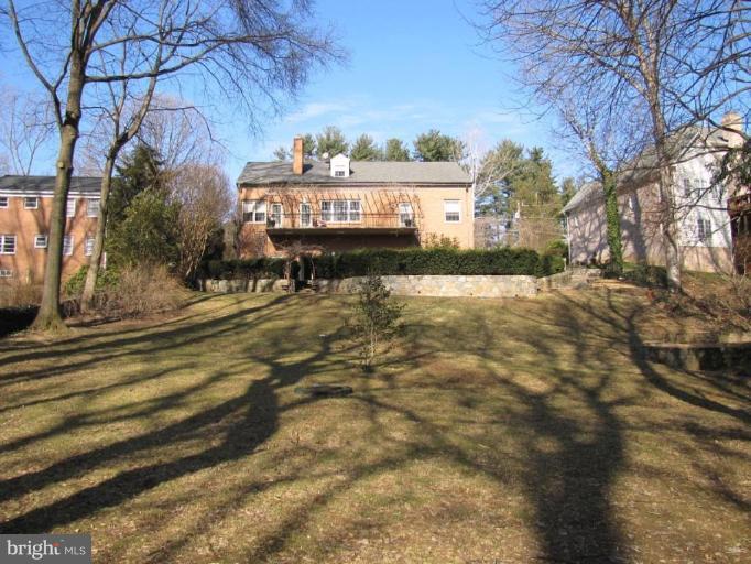 1613 Brookside Road McLean, VA 22101 - Photo 16 of 18 Back yard