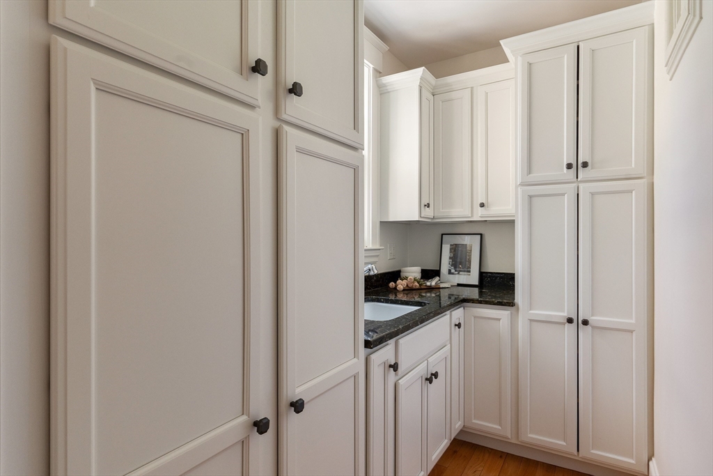 4 Lawrence Street Winchester, MA 01890 - Photo 11 of 40