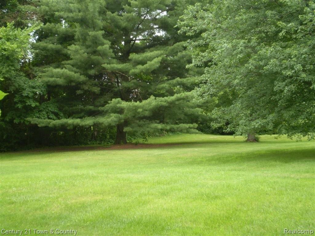 7531 Clintonville Road Clarkston, MI 48348 - Photo 6 of 15 6.PRIVATE ACREAGE.JPG