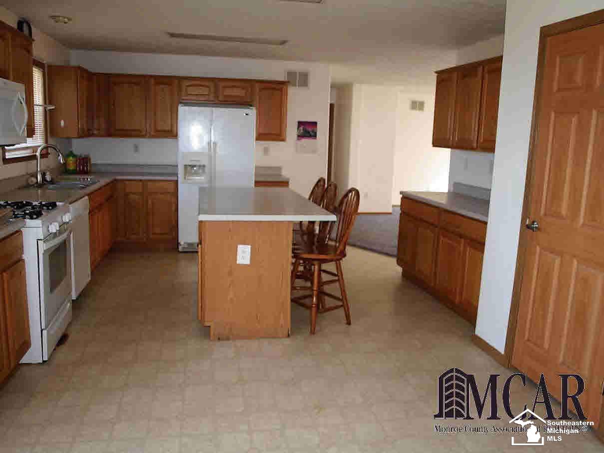 7950 South Custer Road Monroe, MI 48161 - Photo 5 of 28