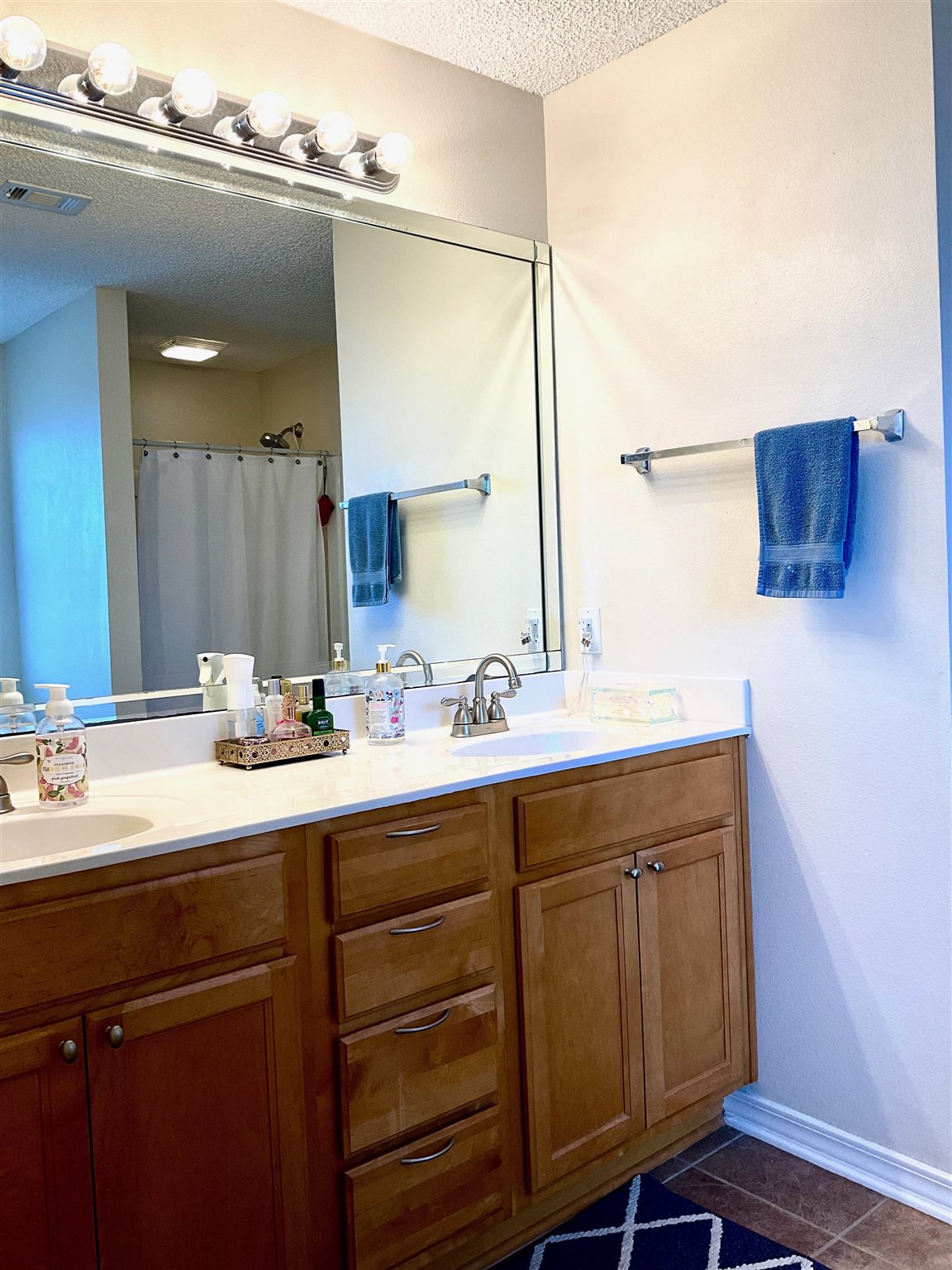 596 Batten Boulevard Pensacola, FL 32507 - Photo 23 of 48 a bathroom with a double vanity sink and a mirror