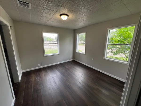 $1,800 | 1805 East North Street, Victoria, TX 77901