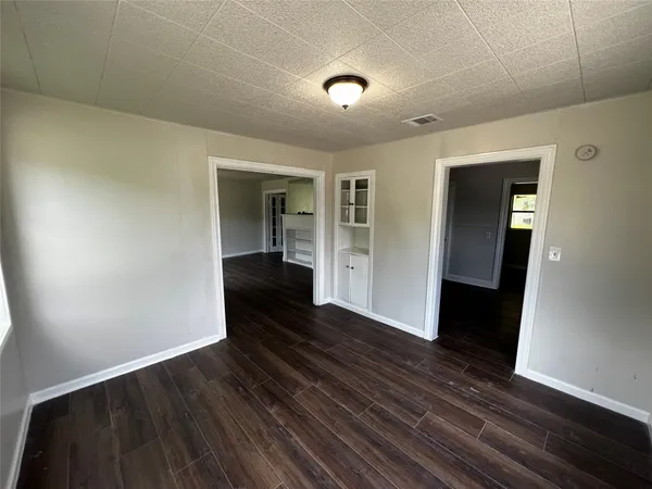 $1,800 | 1805 East North Street, Victoria, TX 77901