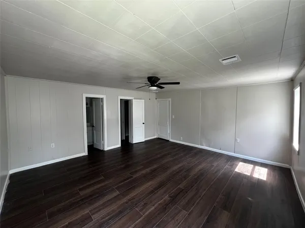 $1,800 | 1805 East North Street, Victoria, TX 77901