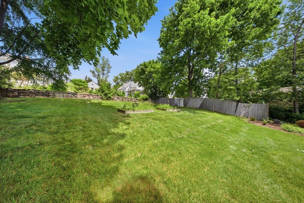 494 Laurel Street Manchester, NH 03103 - Photo 6 of 41