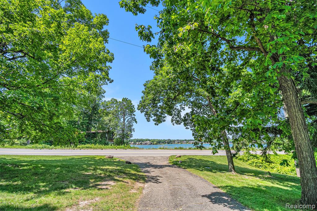 3382 West Silver Lake Road Fenton, MI 48430 - Photo 4 of 13