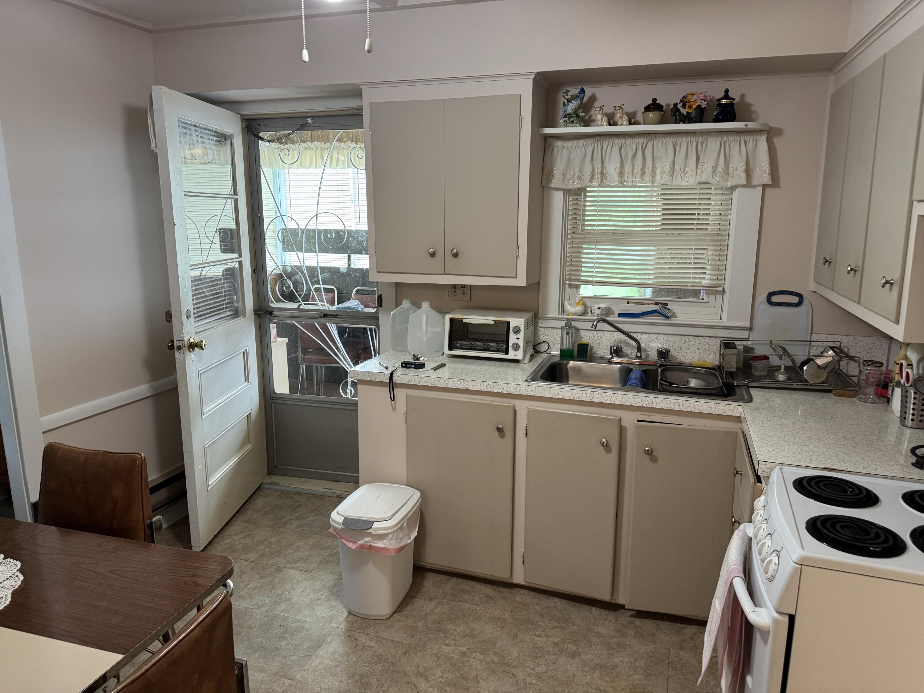 32 Jefferson Road Plattsburgh, NY 12901 - Photo 4 of 18
