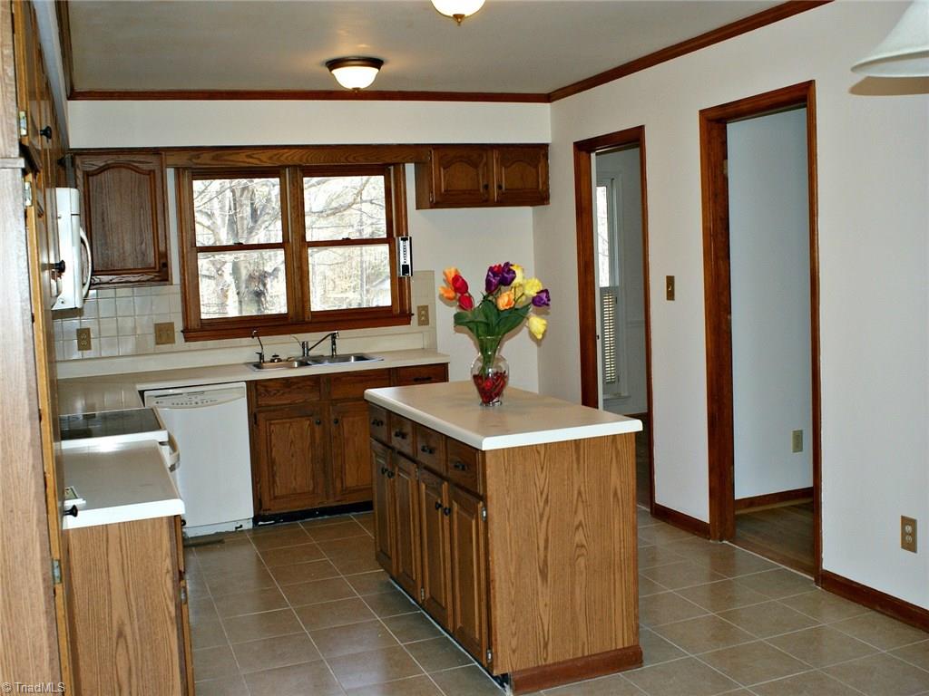 8046 Lasater Road Clemmons, NC 27012 - Photo 6 of 24 Gallery Image 6