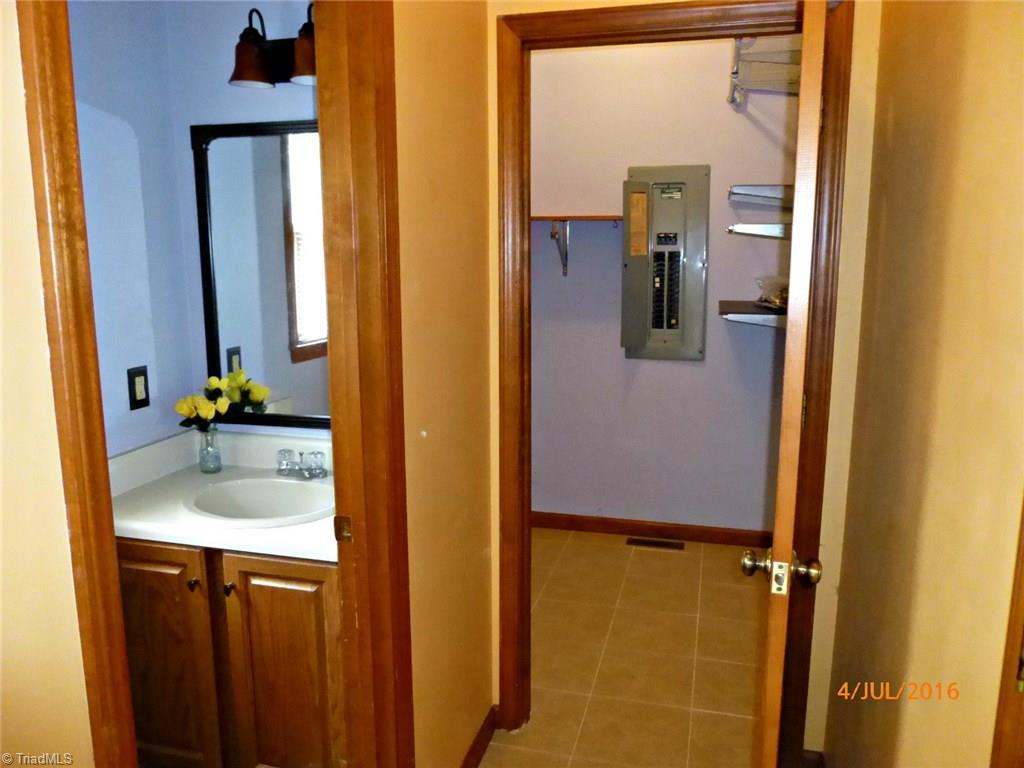 8046 Lasater Road Clemmons, NC 27012 - Photo 7 of 24 Gallery Image 7