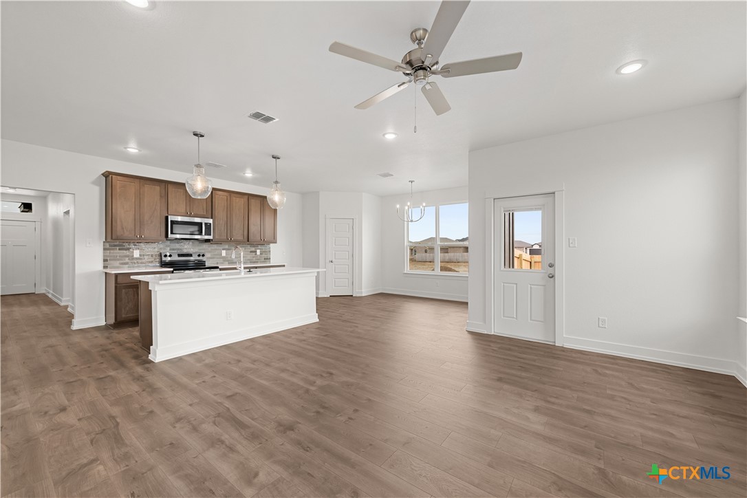 8729 Ponderosa Pine Road Temple, TX 76502 - Photo 3 of 16 Please Note: These interior photos are not of the actual design but are of a completed one with a similar floor plan. Finishes, features, and layouts may vary.