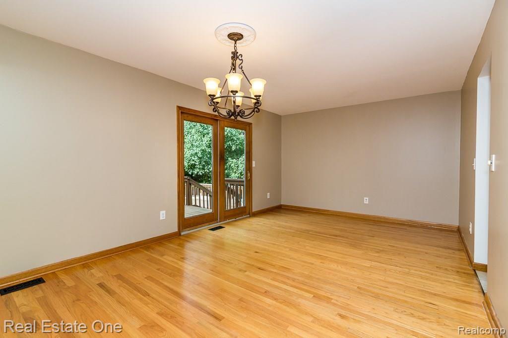 2339 North Fairview Lane Rochester, MI 48306 - Photo 8 of 26 N Fairview-W002.jpg