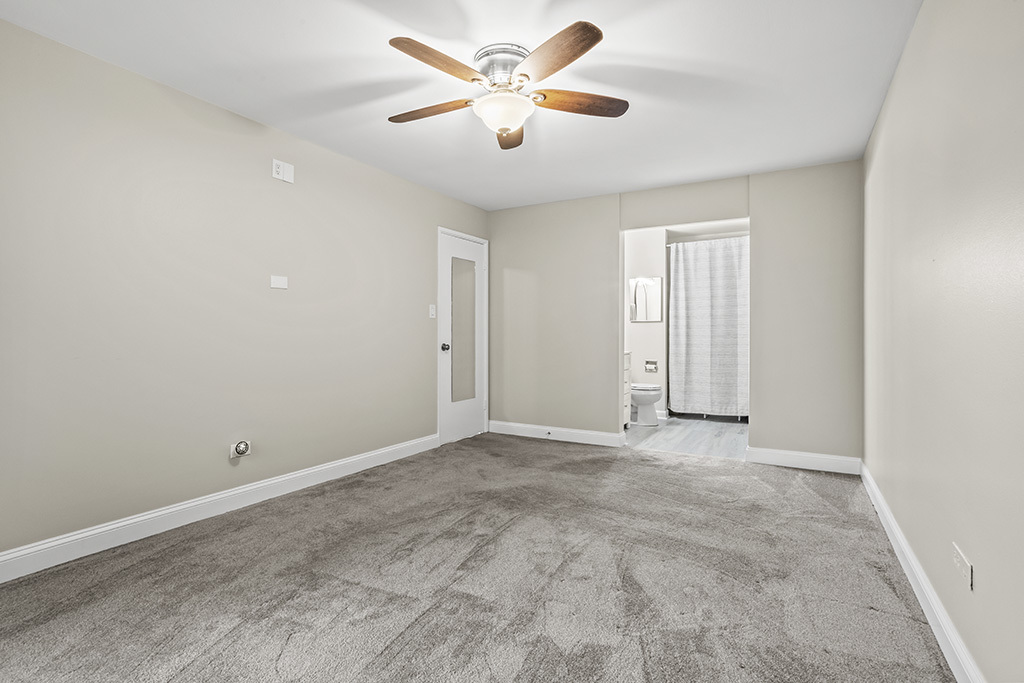 3913 Saratoga Avenue, Unit G306 Downers Grove, IL 60515 - Photo 11 of 18 a view of an empty room