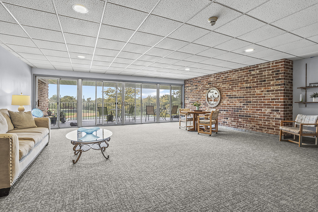 3913 Saratoga Avenue, Unit G306 Downers Grove, IL 60515 - Photo 17 of 18 a view of a livingroom with furniture and a large window