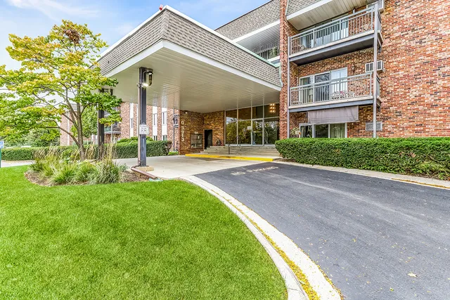 $234,900 | 3913 Saratoga Avenue, Unit G306, Downers Grove, IL 60515