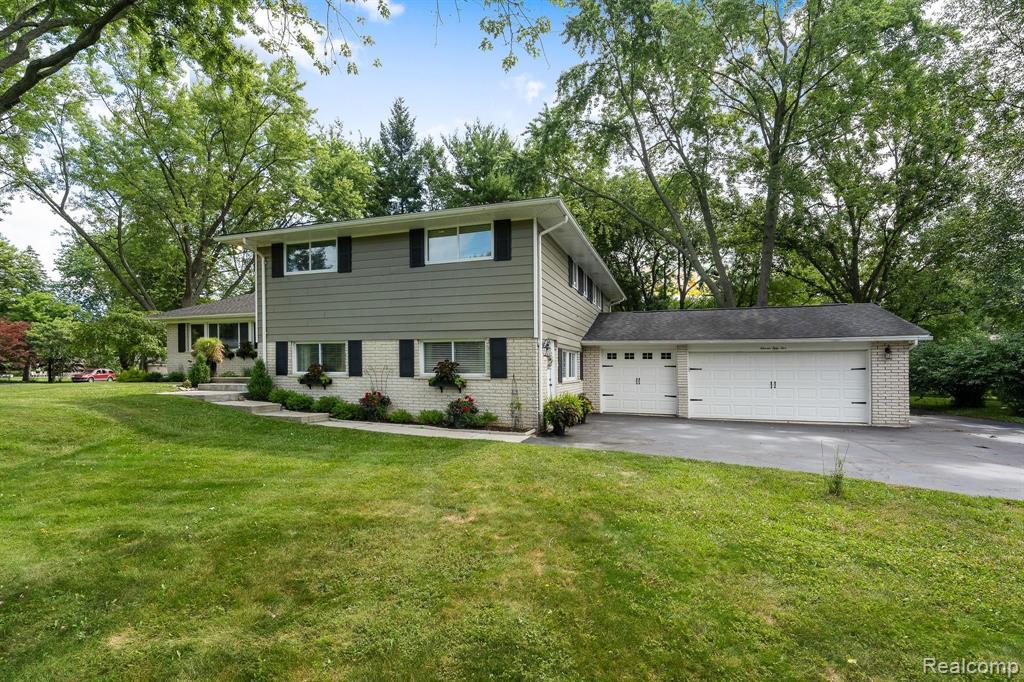 1155 Portsmouth Road Rochester Hills, MI 48309 - Photo 2 of 60