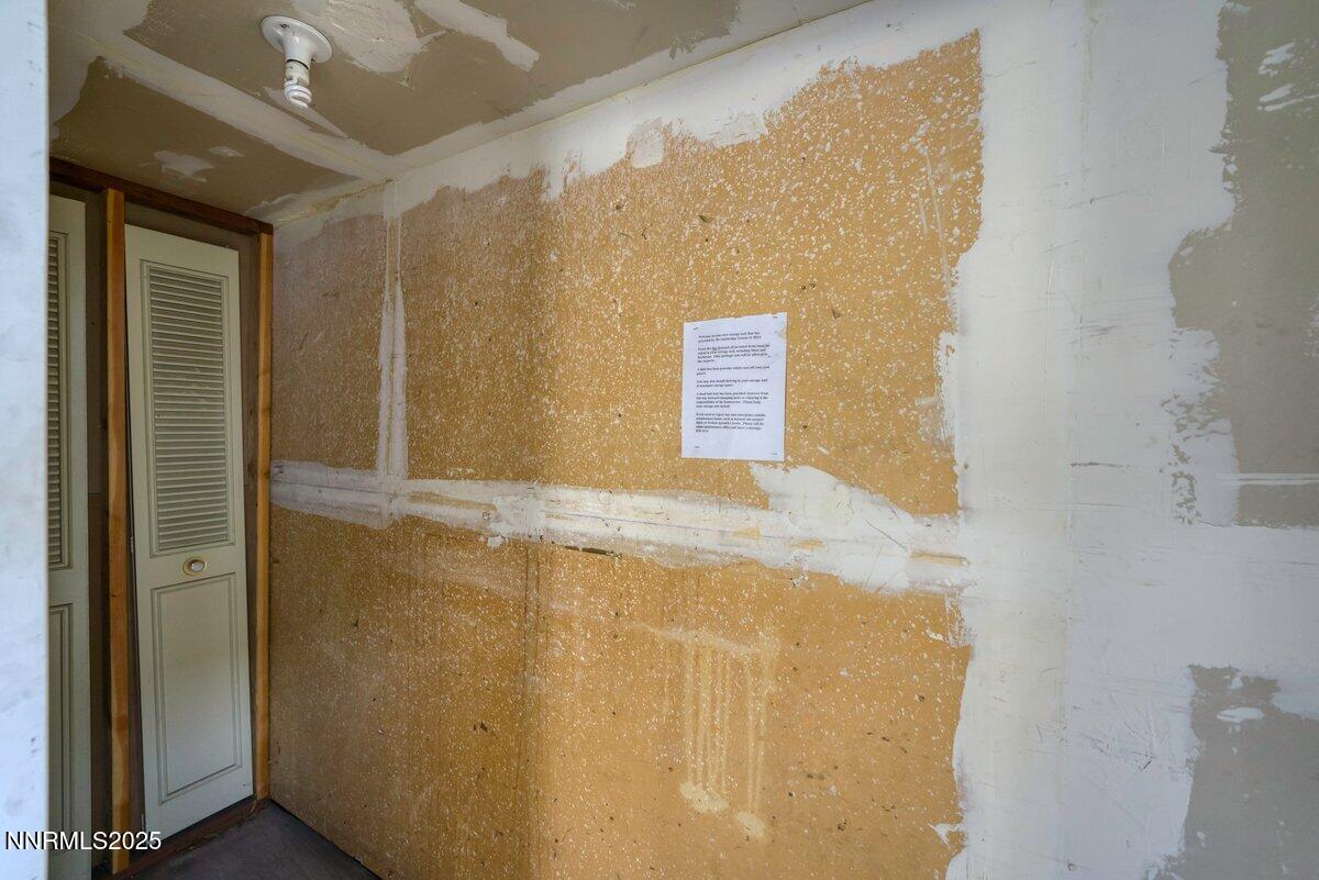 765 Jamaica Avenue, Unit 2 Reno, NV 89502 - Photo 23 of 23 a bathroom with a shower