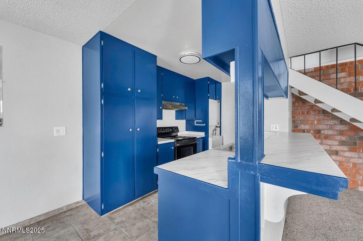 765 Jamaica Avenue, Unit 2 Reno, NV 89502 - Photo 7 of 23 a kitchen with wooden cabinets and stainless steel appliances