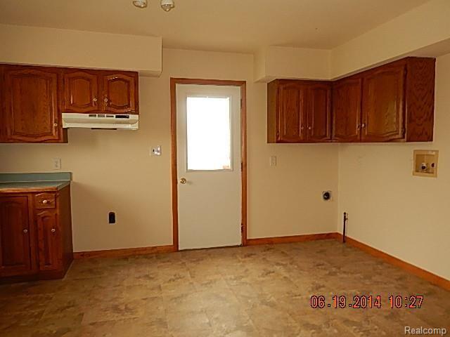 5594 Labo Road South Rockwood, MI 48179 - Photo 9 of 18 021.jpg