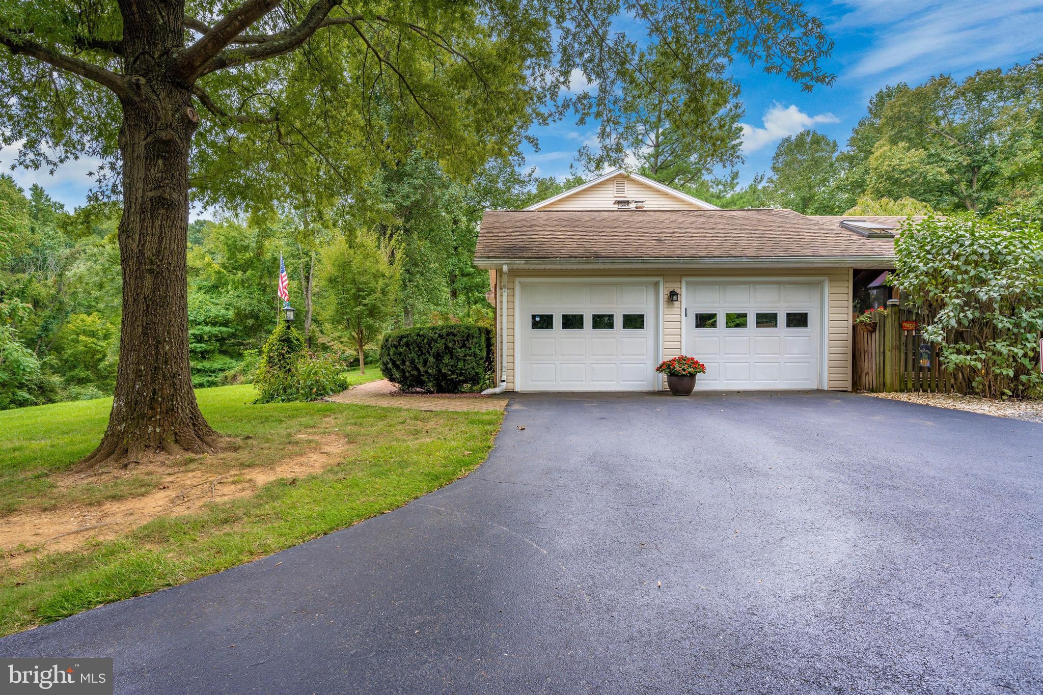 5602 Woodlyn Road Frederick, MD 21703 - Photo 20 of 81 Side Load attached Garage