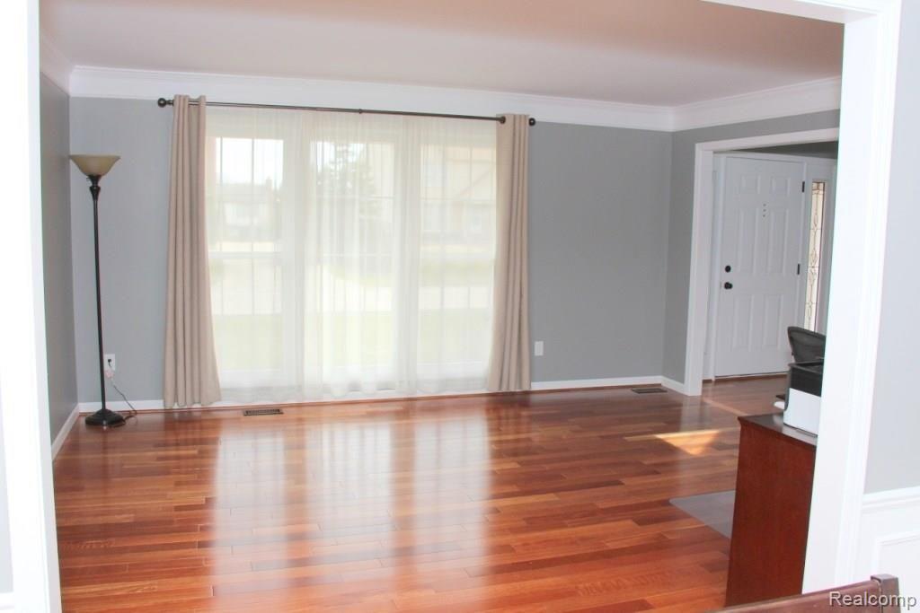 2368 Pleasant View Drive Rochester Hills, MI 48306 - Photo 6 of 19