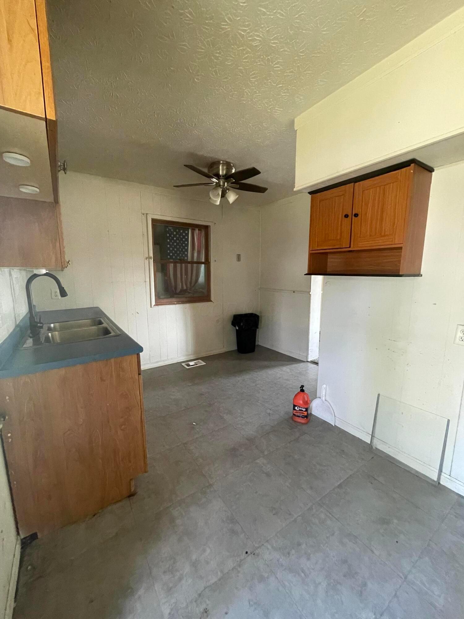 931 Antwerp Road Columbus, OH 43213 - Photo 11 of 25 15