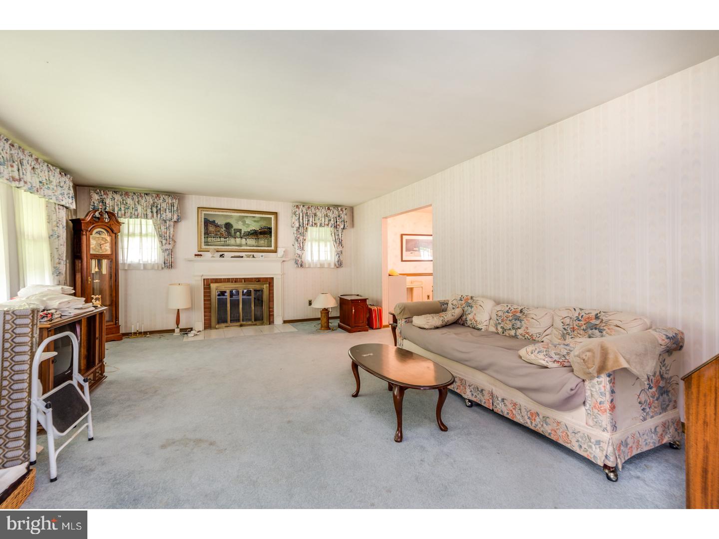127 Ashbrook Road Cherry Hill, NJ 08034 - Photo 4 of 25 Gallery Image 4