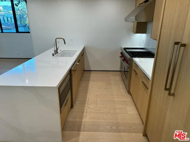 a close view of sink and tap