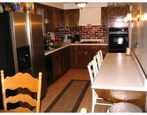 808 Lindsay Road Carnegie, PA 15106 - Photo 4 of 8 Kitchen.