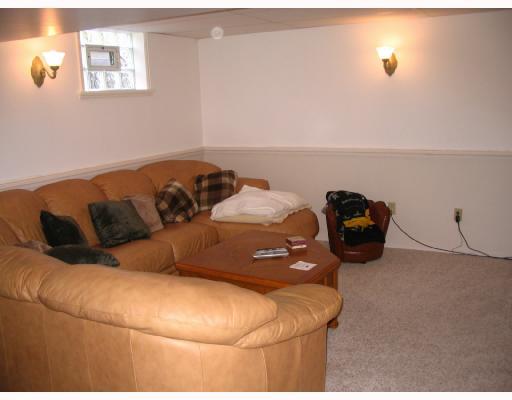 808 Lindsay Road Carnegie, PA 15106 - Photo 8 of 8 Den/Family/Great Room.