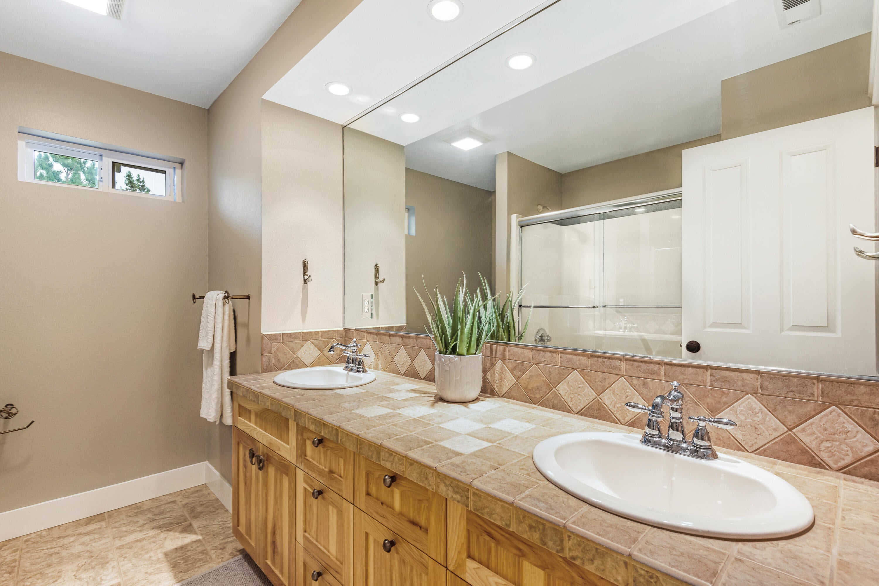 20269 Marsh Road Bend, OR 97703 - Photo 28 of 56 30