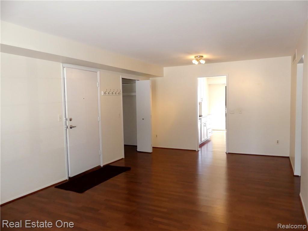1873 Meadow Dale Court, Unit 9 Rochester, MI 48309 - Photo 4 of 32