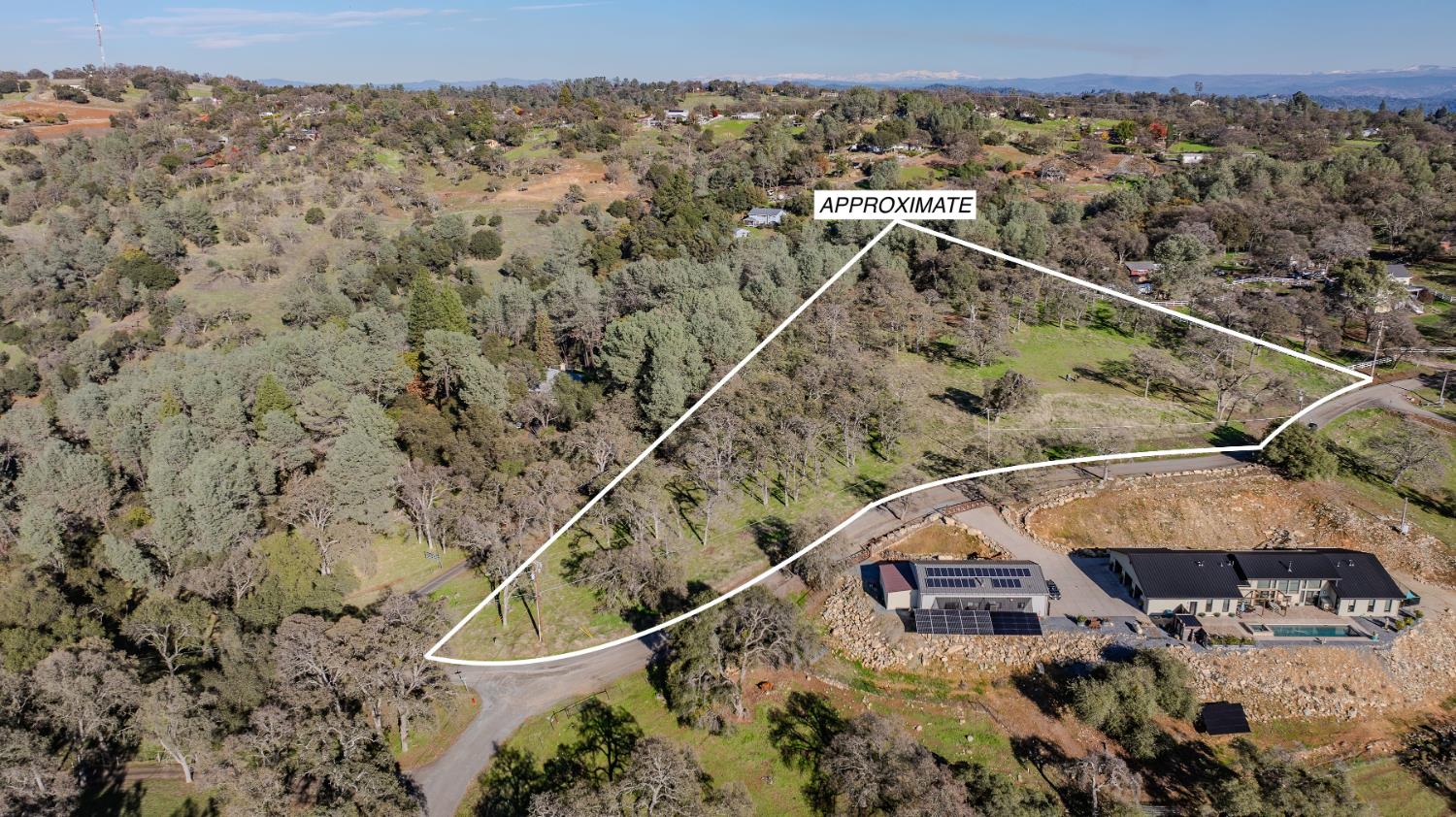 0 North Oak Ridge Circle El Dorado, CA 95623 - Photo 15 of 15 Approximate property lines. The back upper point does not come to a point. It goes approximately 100 feet across to the left, then makes another turn.