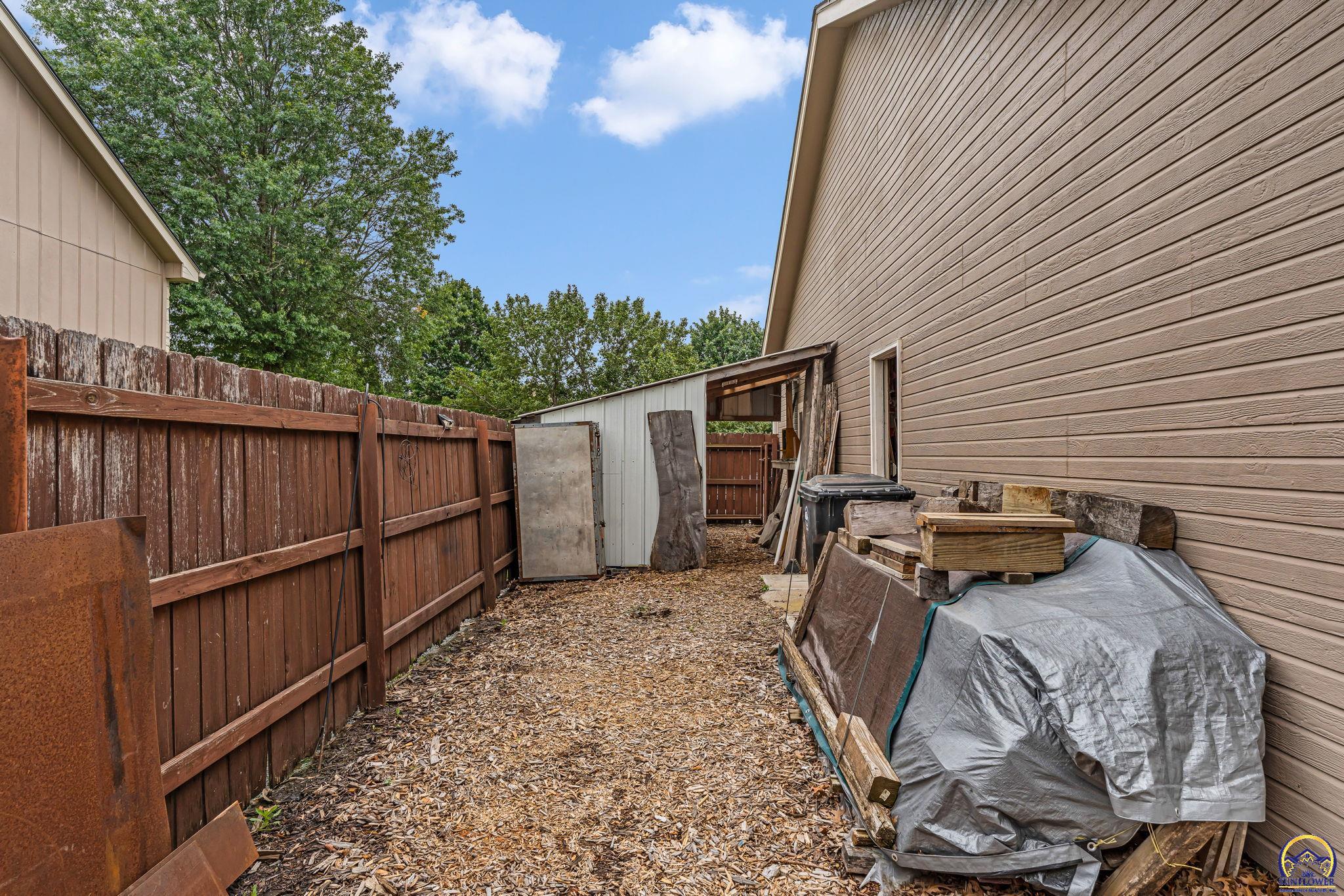 6236 Southwest 25th Street Topeka, KS 66614 - Photo 39 of 53