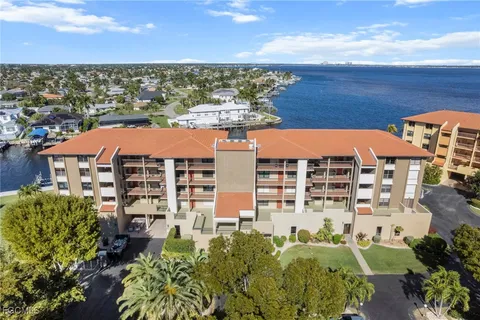 $400,000 | 4013 Southeast 20th Place, Unit 401, Cape Coral, FL 33904