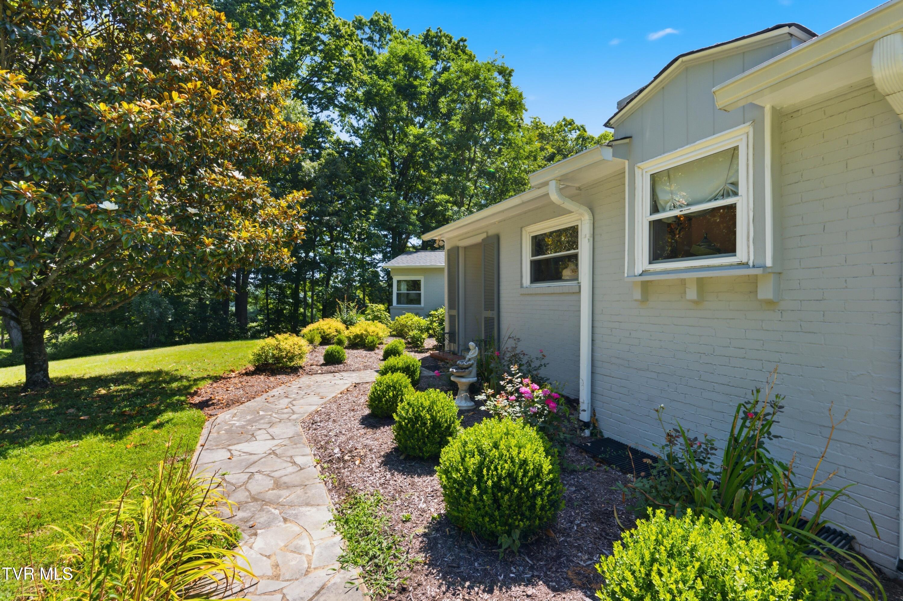 545 Green Hill Road Bristol, VA 24201 - Photo 8 of 60 DSC_0422