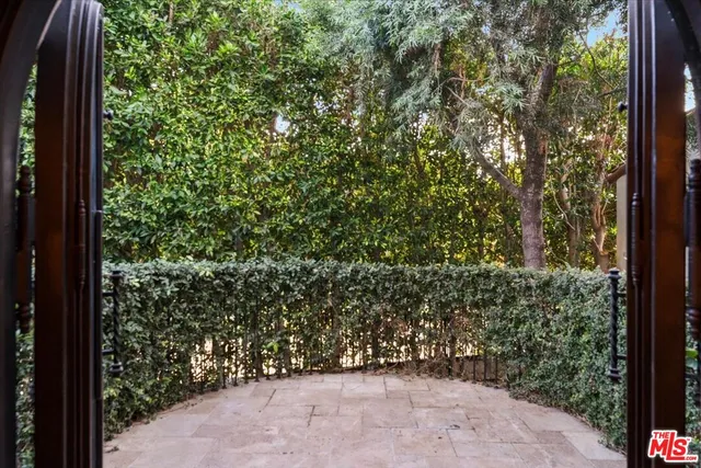 $15,000 | 1901 El Cerrito Place, Los Angeles, CA 90068