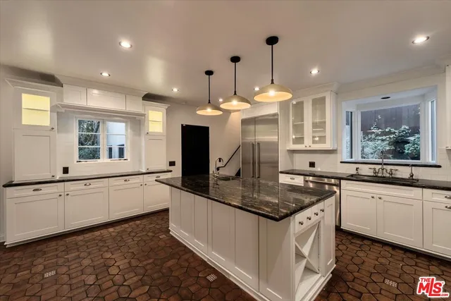 $15,000 | 1901 El Cerrito Place, Los Angeles, CA 90068