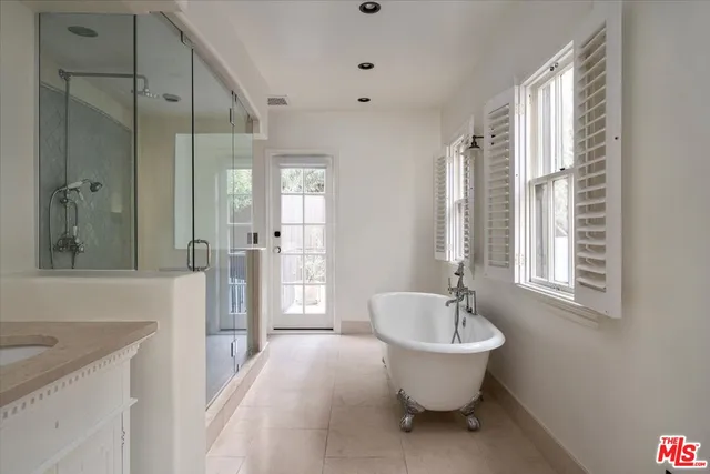 $15,000 | 1901 El Cerrito Place, Los Angeles, CA 90068