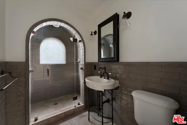 $15,000 | 1901 El Cerrito Place, Los Angeles, CA 90068