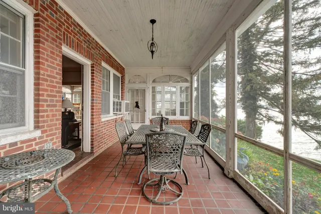 a view of a walk in closet