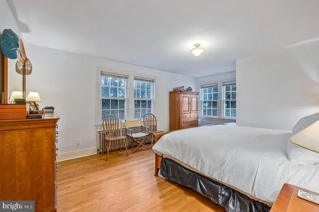 a view of an empty room with empty shelves