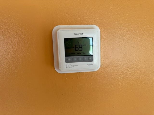 3841 Joest Drive Memphis, TN 38127 - Photo 8 of 21 a close up of a wall with a utility room