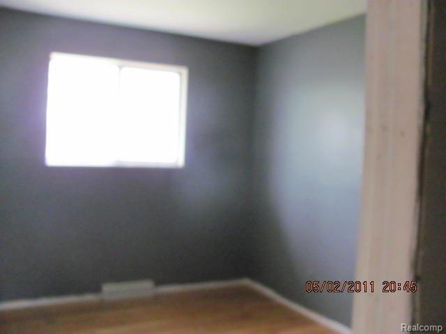2988 Melvin Avenue Rochester, MI 48307 - Photo 9 of 11 079