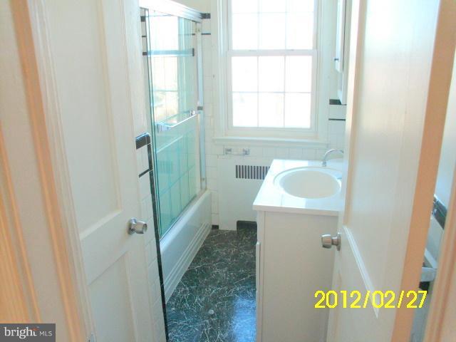 4641 Harcourt Road Baltimore, MD 21214 - Photo 12 of 17 Bath