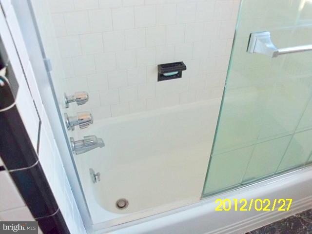 4641 Harcourt Road Baltimore, MD 21214 - Photo 7 of 17 Bath