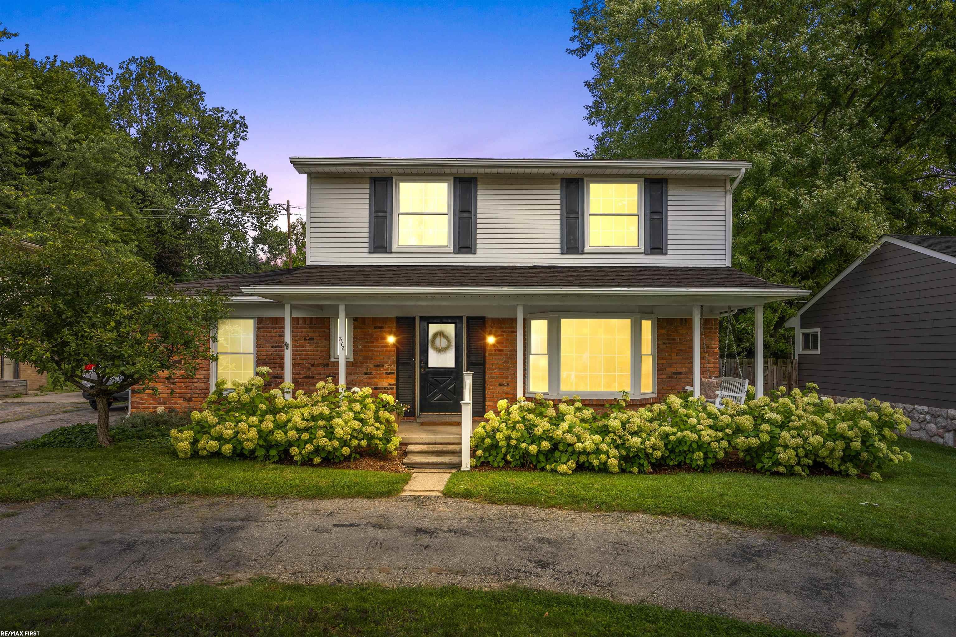 373 Red Oak Lane Rochester Hills, MI 48307 - Photo 1 of 59
