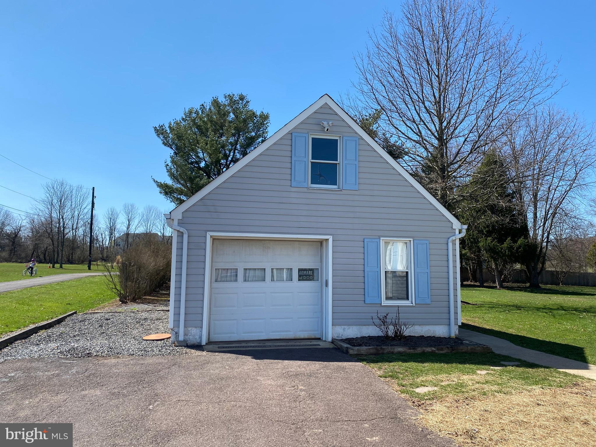 672 California Road Quakertown, PA 18951 - Photo 3 of 22 Garage